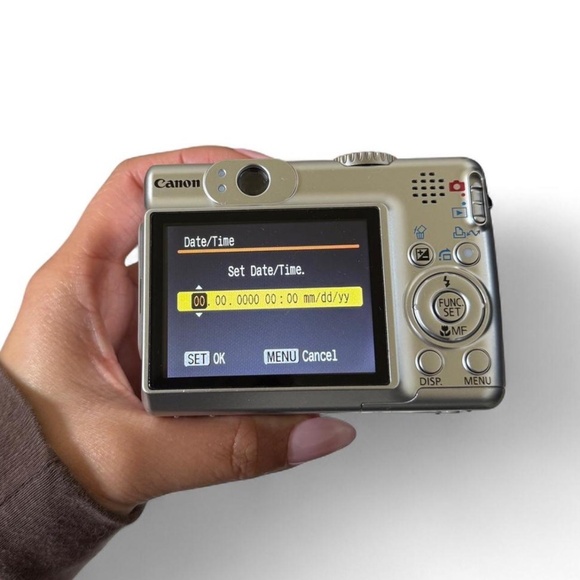 Canon PowerShot A570 IS digital camera - Picture 3 of 6